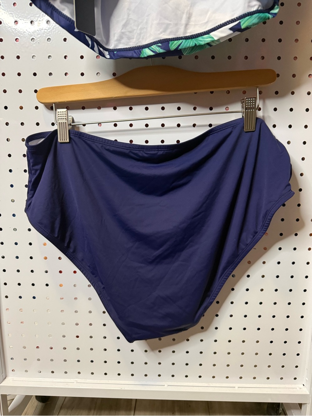 Women’s Navy Tropical High-Neck Tankini Set with Green Leaf Print - Picture 5 of 7